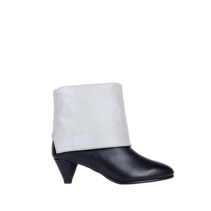 Cath - Black - Anthracite - Gray - Signed by You